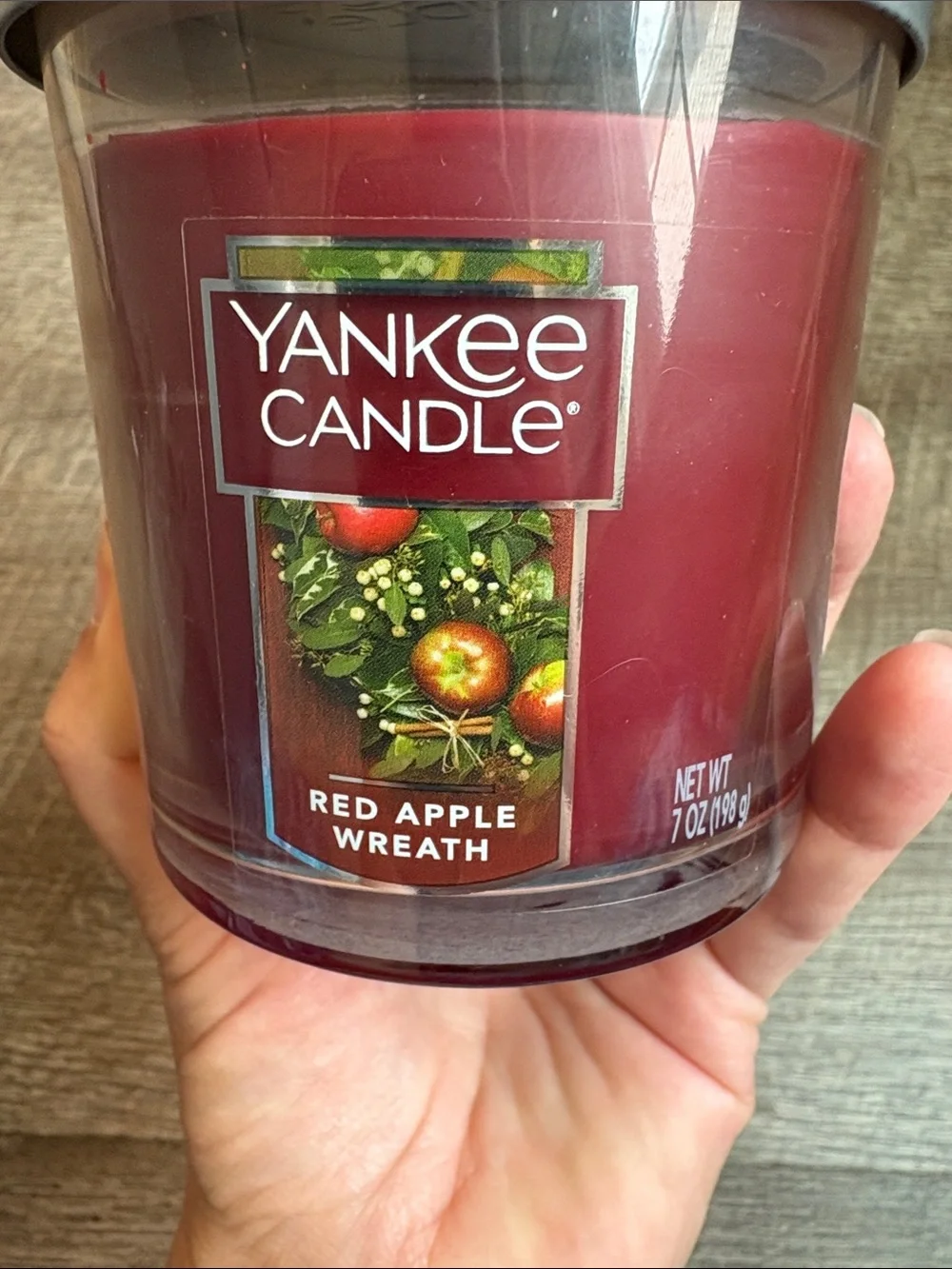 Yankee Candle Red Apple Wreath Small Jar Candle 7oz. with Lid NEW
